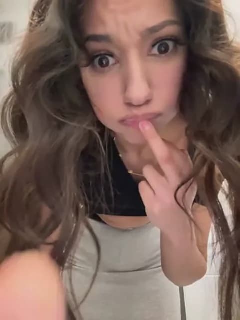 -_MiaQueen_- @ Stripchat • Recorded February 28, 2026 01:53 • 36m