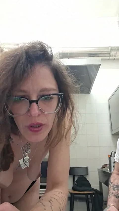 AlbaFox @ Cam4 • Recorded March 7, 2026 22:07 • 120m