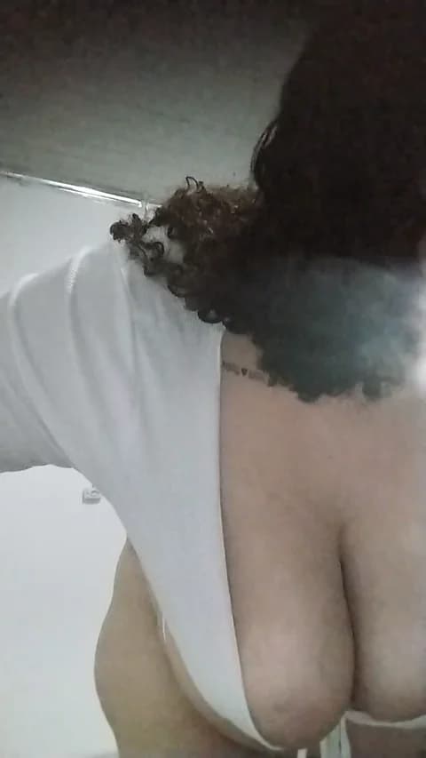 Annebranquinha1 @ Cam4 • Recorded April 17, 2026 05:11 • 75m