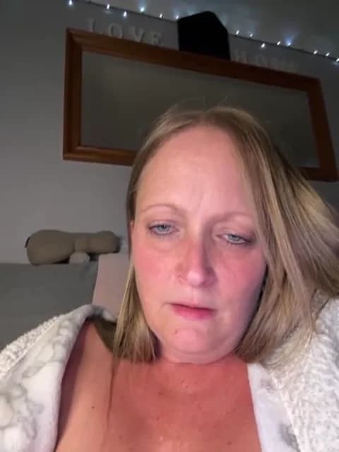 HoneyBluex @ Stripchat • Recorded May 18, 2026 21:43 • 36m