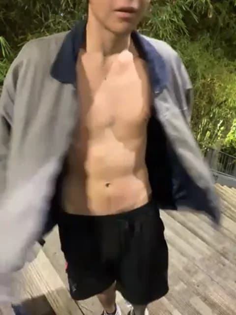 Liam_Moss @ Stripchat • Recorded January 17, 2026 05:38 • 32m