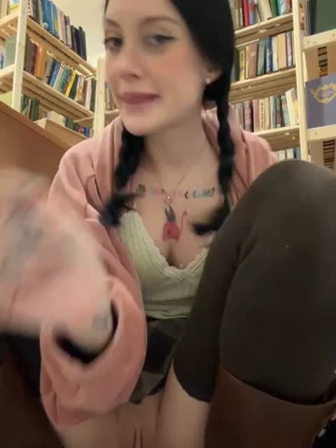 Melissa_crazy @ Stripchat • Recorded June 3, 2026 21:45 • 32m