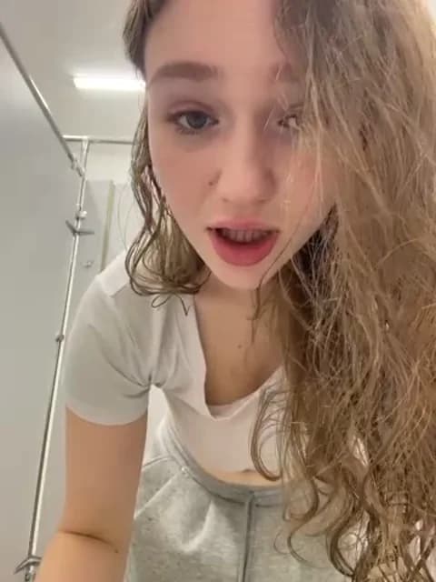 RussianWoman @ Stripchat • Recorded March 25, 2026 05:20 • 31m