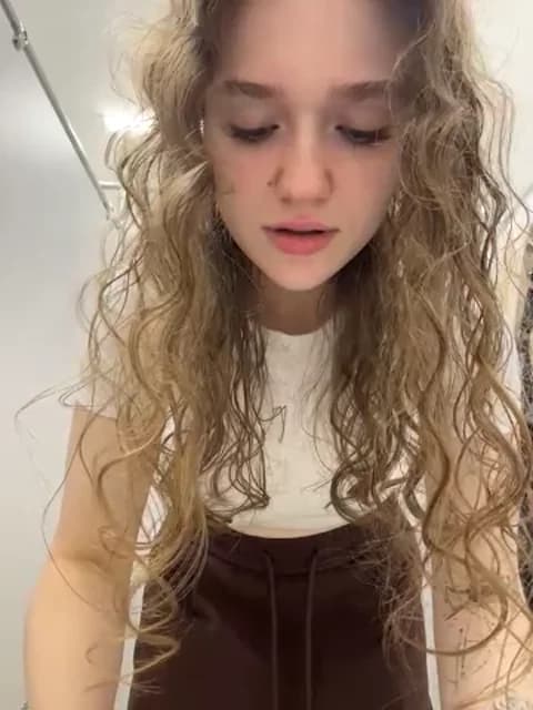 RussianWoman @ Stripchat • Recorded April 17, 2026 05:34 • 62m