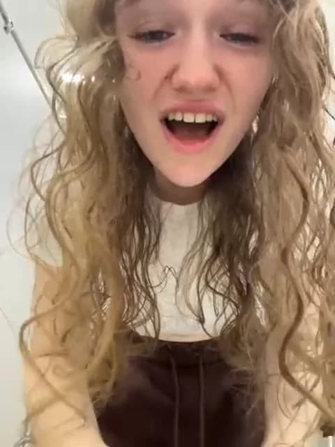 RussianWoman @ Stripchat • Recorded April 17, 2026 05:40 • 44m