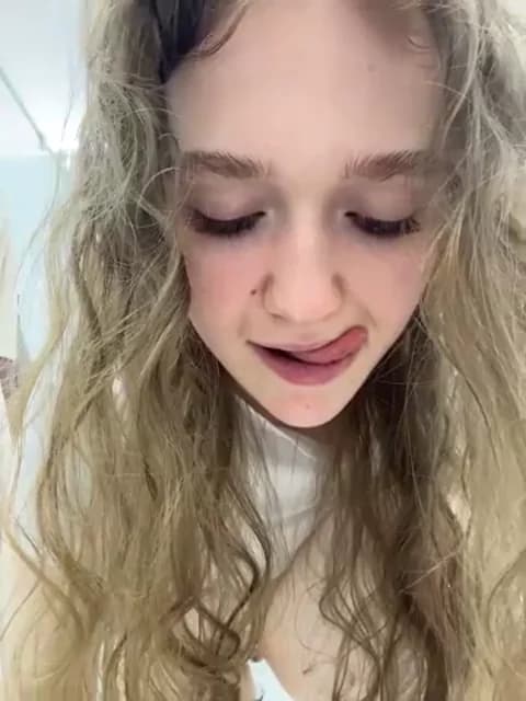 RussianWoman @ Stripchat • Recorded April 18, 2026 11:43 • 36m