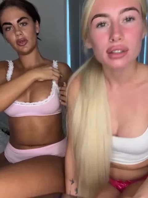 SexySaraxxoo @ Stripchat • Recorded May 19, 2026 19:15 • 44m