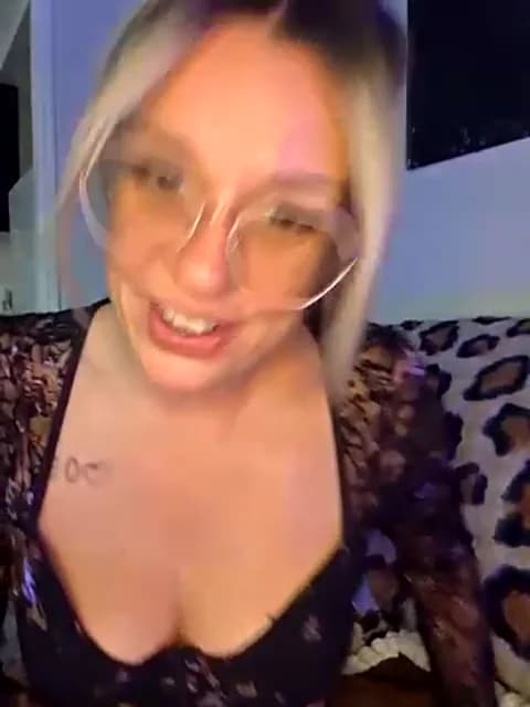 SpicyVicky @ Stripchat • Recorded April 3, 2026 07:16 • 33m