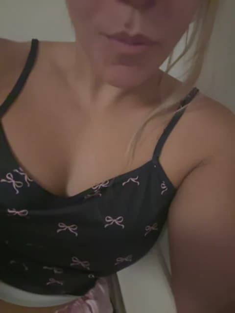 VenClea @ Stripchat • Recorded May 31, 2026 23:34 • 42m