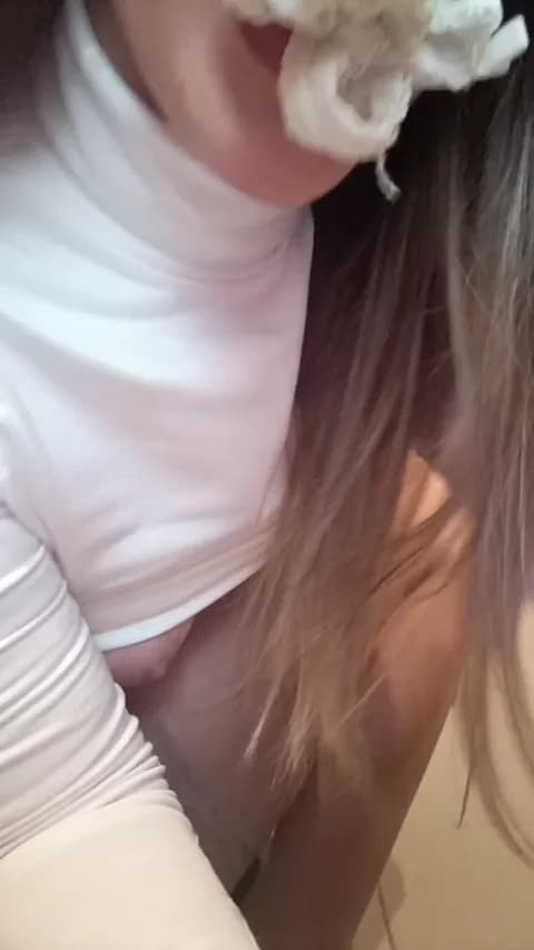 dzinblondi @ Cam4 • Recorded January 16, 2026 14:00 • 63m