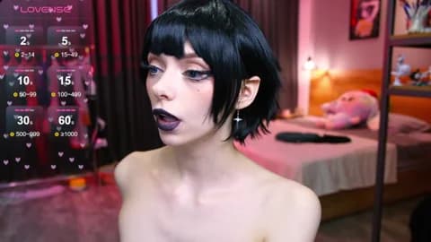 holliwould_ @ Chaturbate • Recorded January 17, 2026 11:15 • 120m