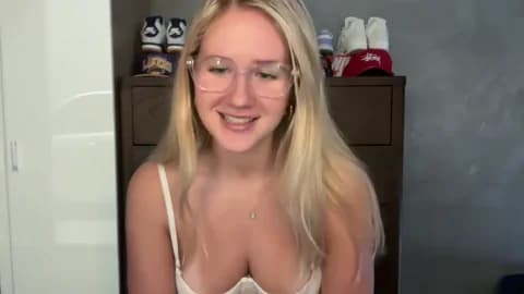 itssosierra @ Stripchat • Recorded April 23, 2026 06:20 • 30m