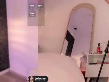 Nicky💜 Vacation time ~ See you 8th January🌈